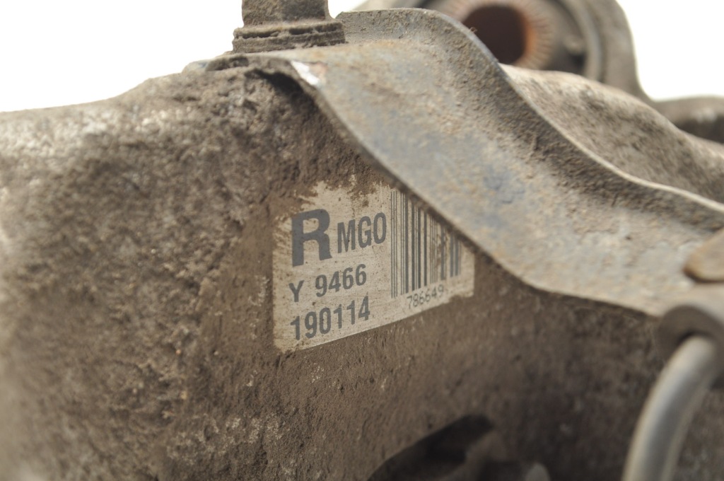 Lexus is 3 поворотний кулак правий задній в Україні