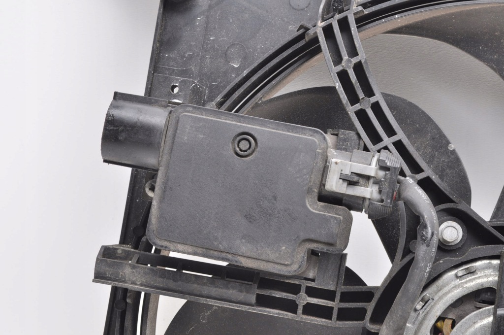 Volvo v40 2 1.6 d2 114km вентилятор радиатора 31319165 Недорого