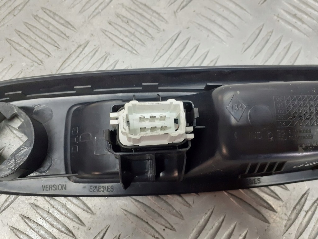 фото №3, Панель керування вікон renault clio ii 1.2 8200084005