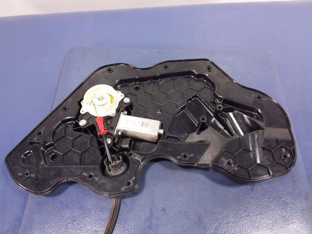 фото №6, Audi a8 d4 замок дверь задняя правый доводчик 12pin