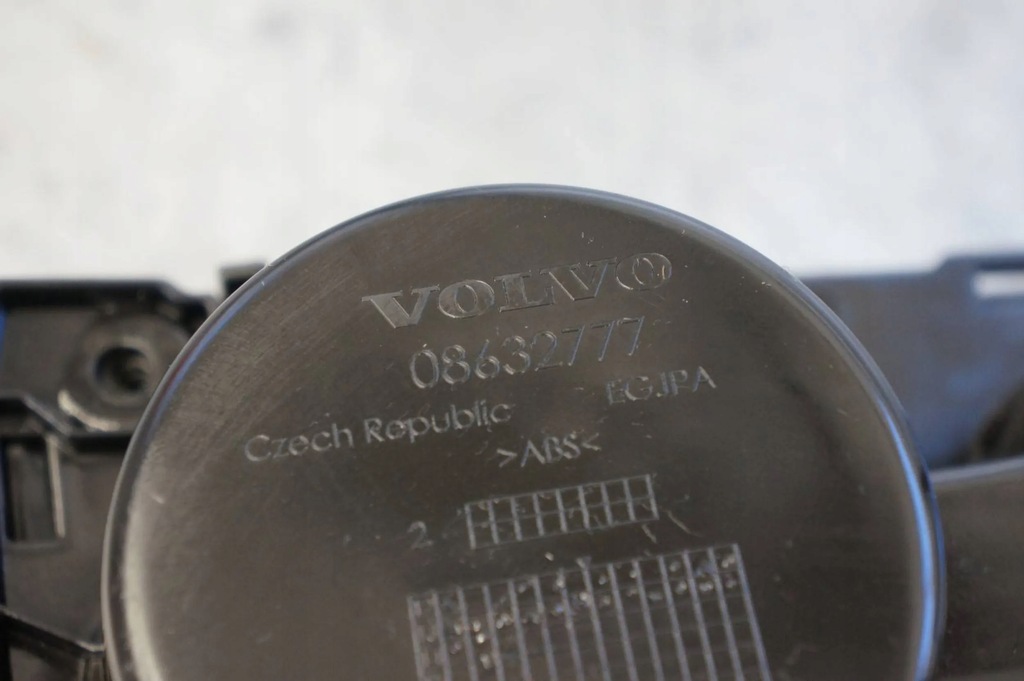 фото №11, Кронштейн na чашки шторка тунель бардачок volvo v40 ii