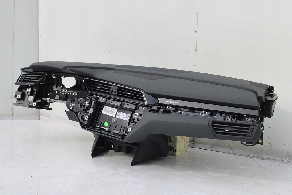 фото №5, Audi q8 e-tron консоль pulpit 4m 4kl857001 панель приладів приладова панель приладів pulpit