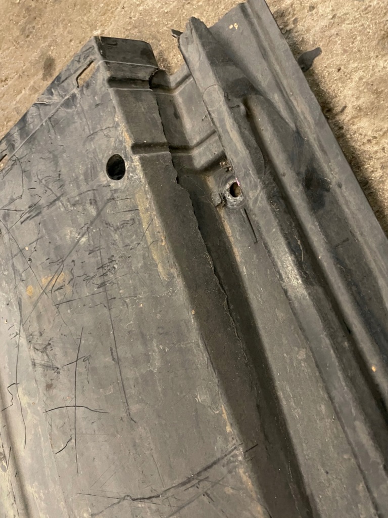 Audi a4 b8 a5 захист плита підлога підвіска ліва Київ