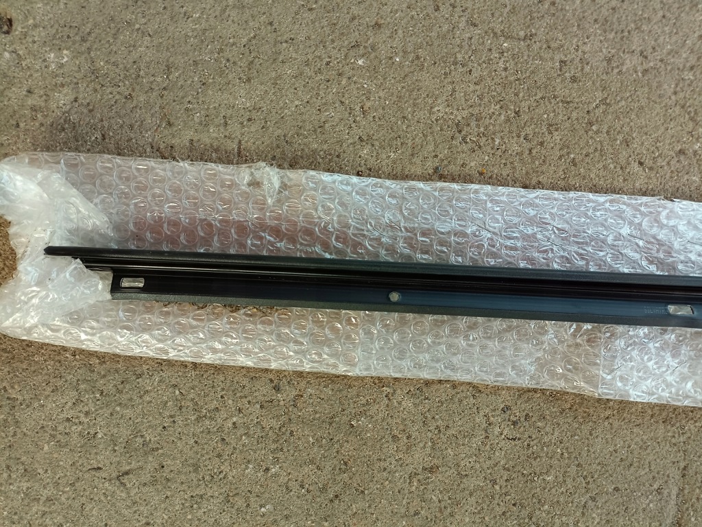 Mini cooper молдинг дахова дах ліва 51137112079 Недорого