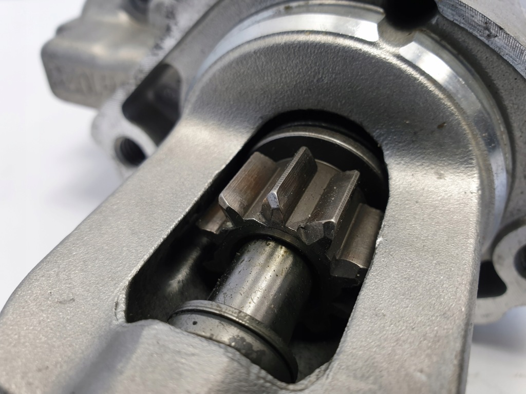 Mercedes w205 3.0 v6 стартер 0001147422 bosch Недорого