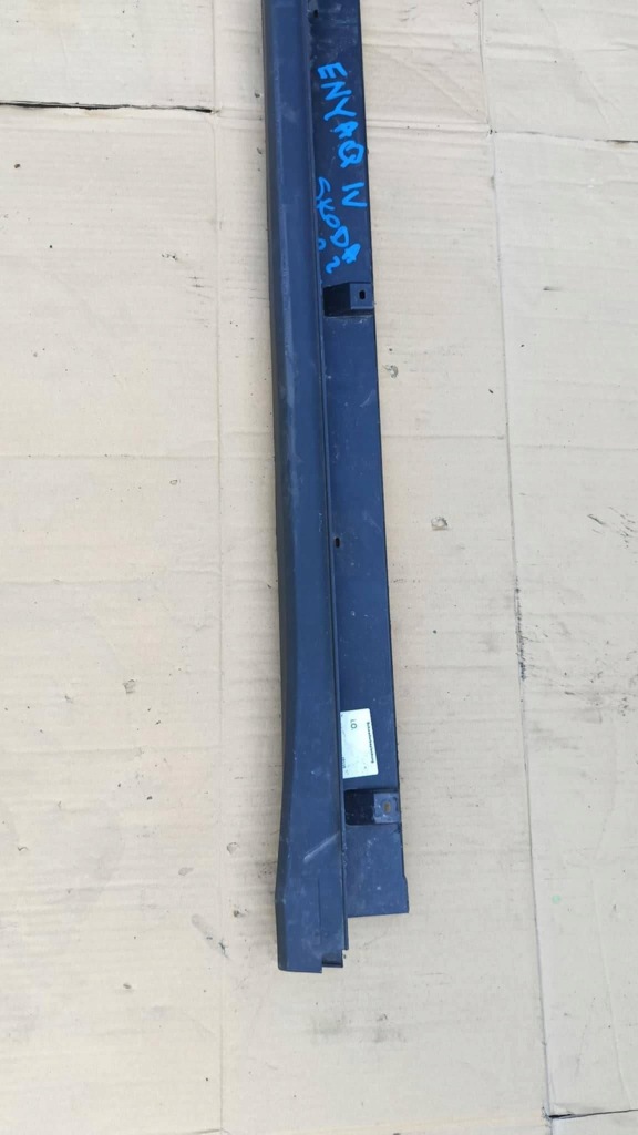 Молдинг порог правая skoda enyaq iv przerysana с Разборки