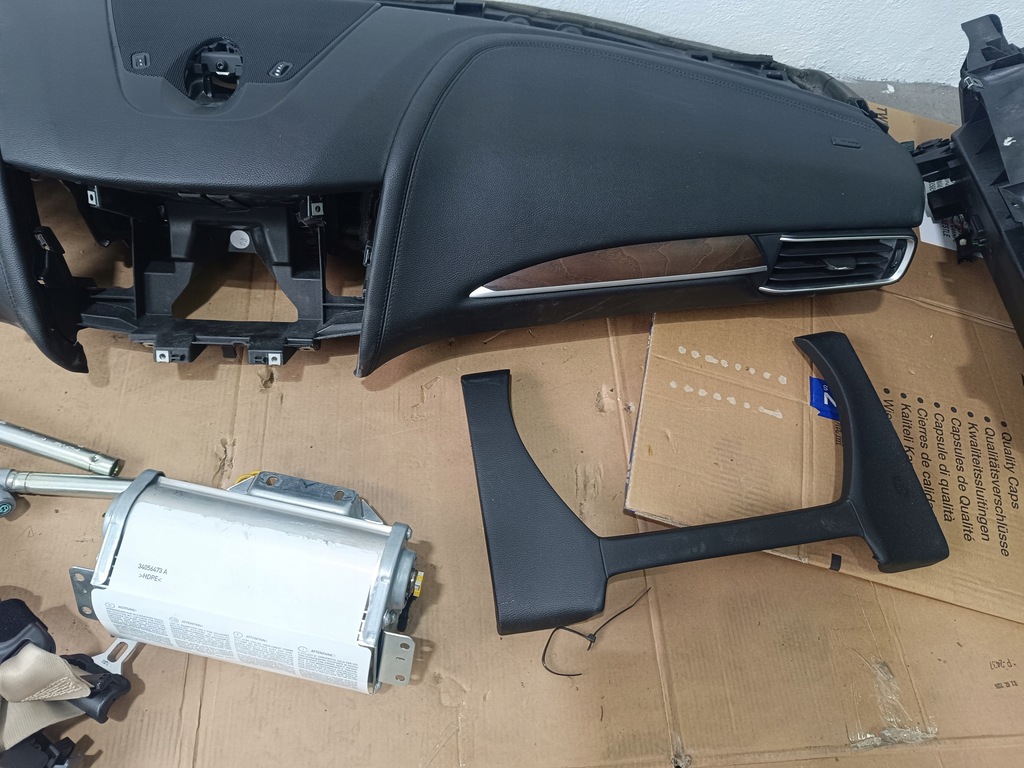 фото №5, Консоль панель приладів ремені подушки безпеки levante