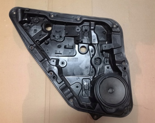 фото №1, Mercedes w176 обшивка обшивка корпус дверь динамик левый задняя