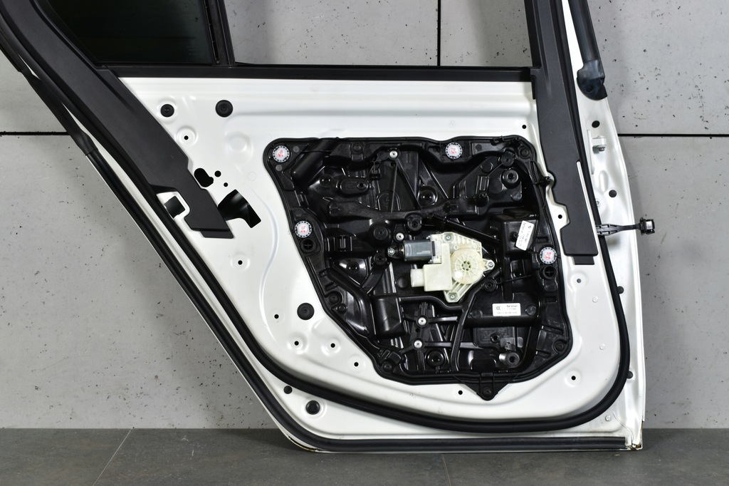 фото №8, Bmw 5 g30 f90 дверь задние левая левый задняя цвет x16