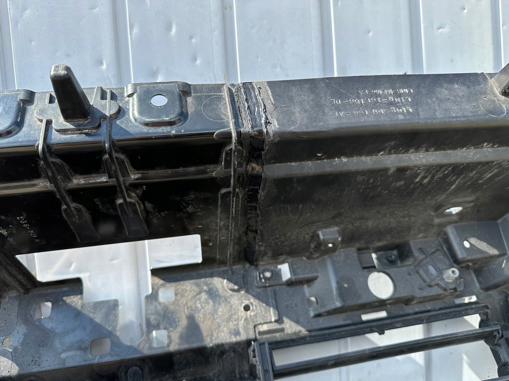 фото №8, Ford explorer vi 20- pas передний усилитель