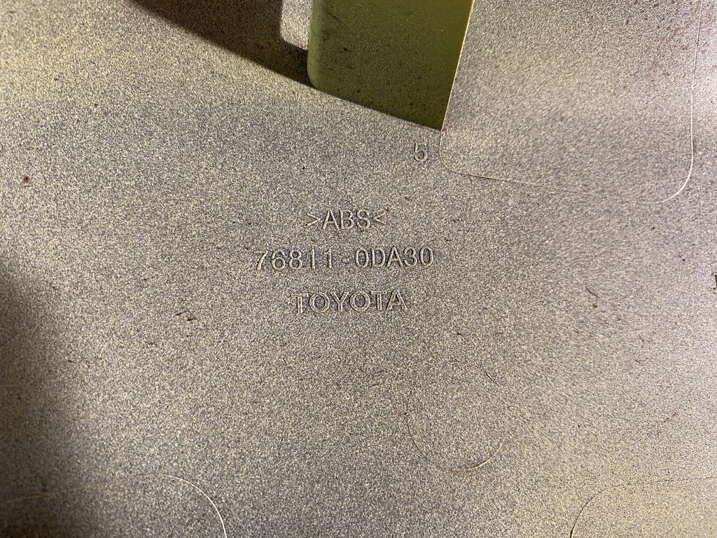 фото №10, Toyota yaris iii lift накладка кришки багажника 17-