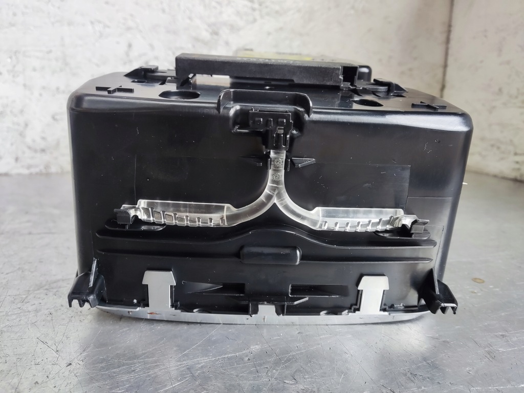 фото №11, Mercedes e klasa w213 бардачок кронштейн na кружки прикуриватель a2136806500