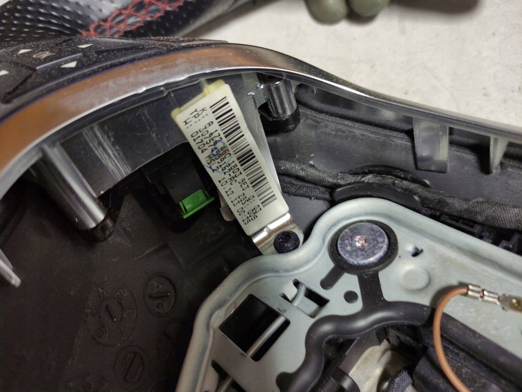 фото №8, Mercedes w117 cla amg повітропровід шкіра пелюстки перемикання czerwona nić a1724601803