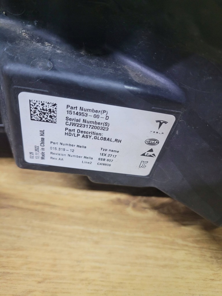 Купити Tesla 3/y - лампа передня права, 151495300d