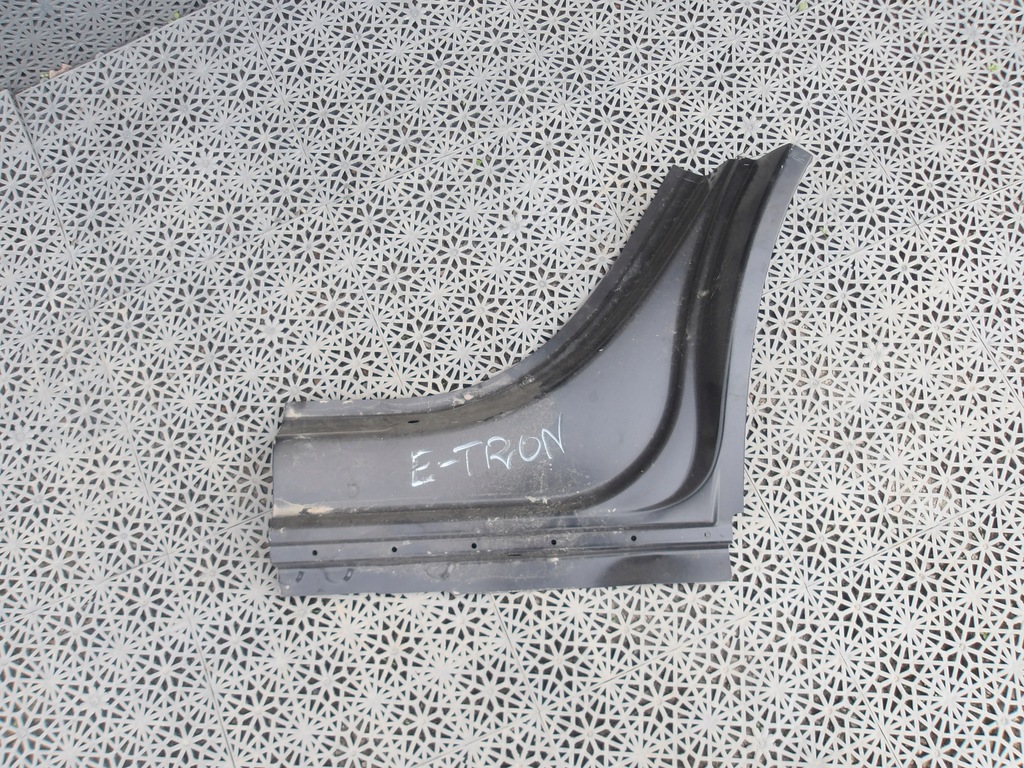 фото №1, Обшивка поріг поріг ліва задні audi e-tron 4ke
