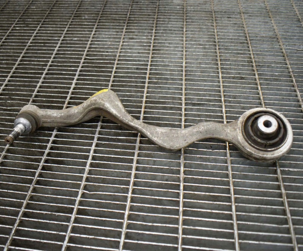 фото №1, Bmw m3 e92 2008 права сторона нижній важіль передній