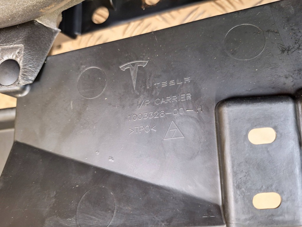 Приборная панель приборная tesla model s 100332600h в Украине