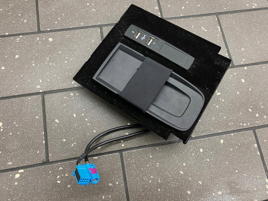 фото №1, Port usb панель телефон mercedes s klasa w222