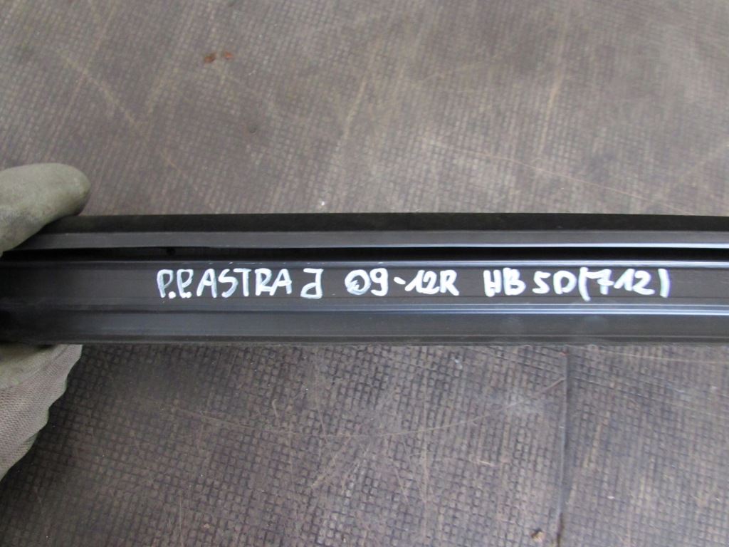 Прокладка рамка дверь правый перед opel astra j 09-14r 13347235 Киев