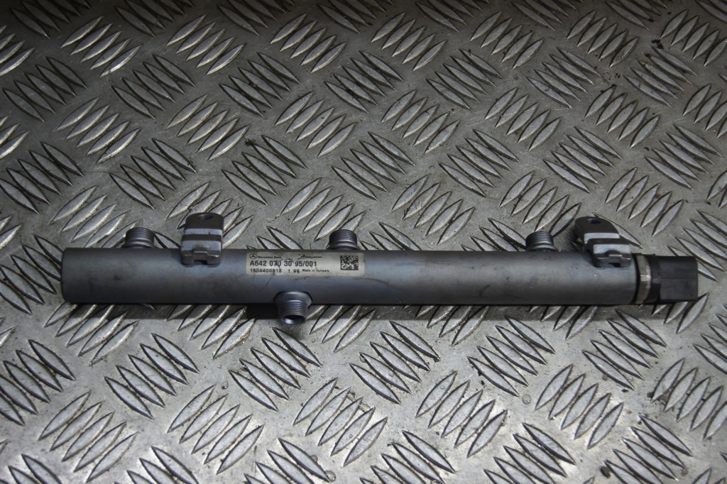 Купити Молдинг упорскування mercedes a64207030