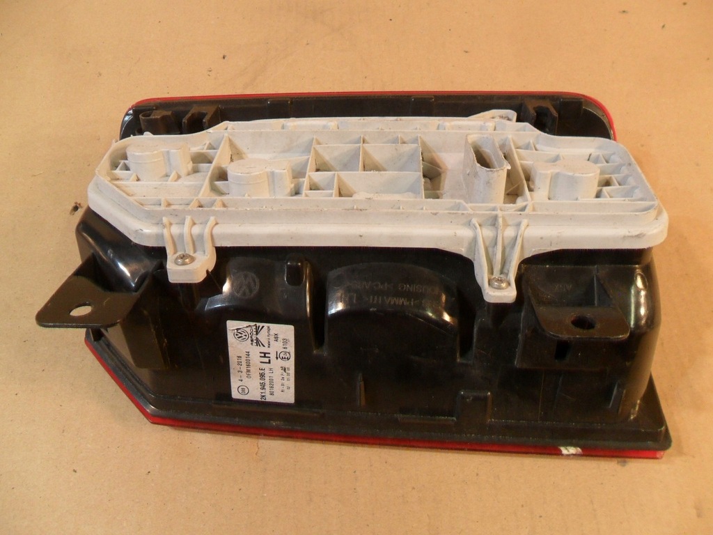 фото №15, Vw caddy iii 2k1.945.096 eu - лампа задня права