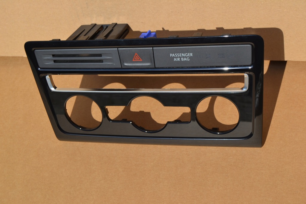 фото №1, Vw golf sportsvan рамка кондиционера piano