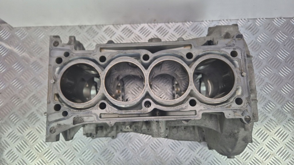 Купить Блок двигателя mercedes a200 w176 r2700106100 m270.910