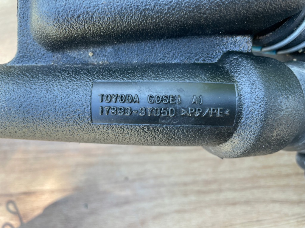 Резонатор труба воздухозаборник lexus ct 200h 17893-37050 Доставка