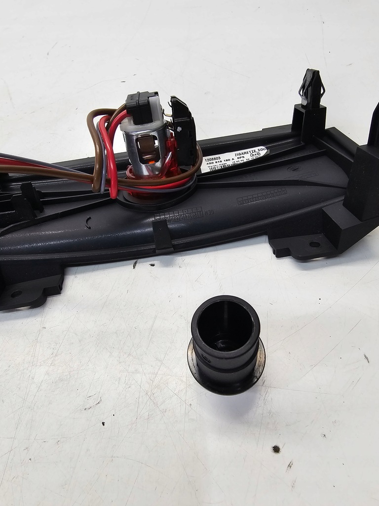 фото №8, Роз'єм прикурювача зарядний пристрій audi a6 4g0919180a