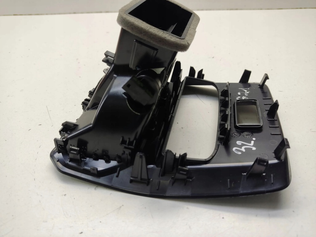 фото №8, Bmw 3 g20 g21 2023 решётка обдув консоли центральной 5a3b8e1