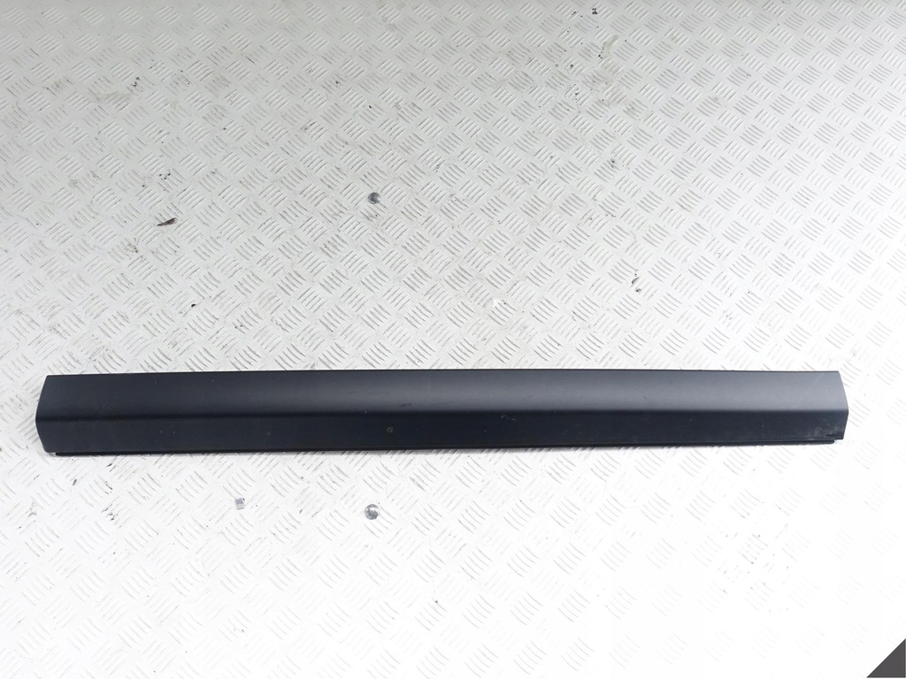 фото №1, Rolls royce cullinan молдинг двері права задня