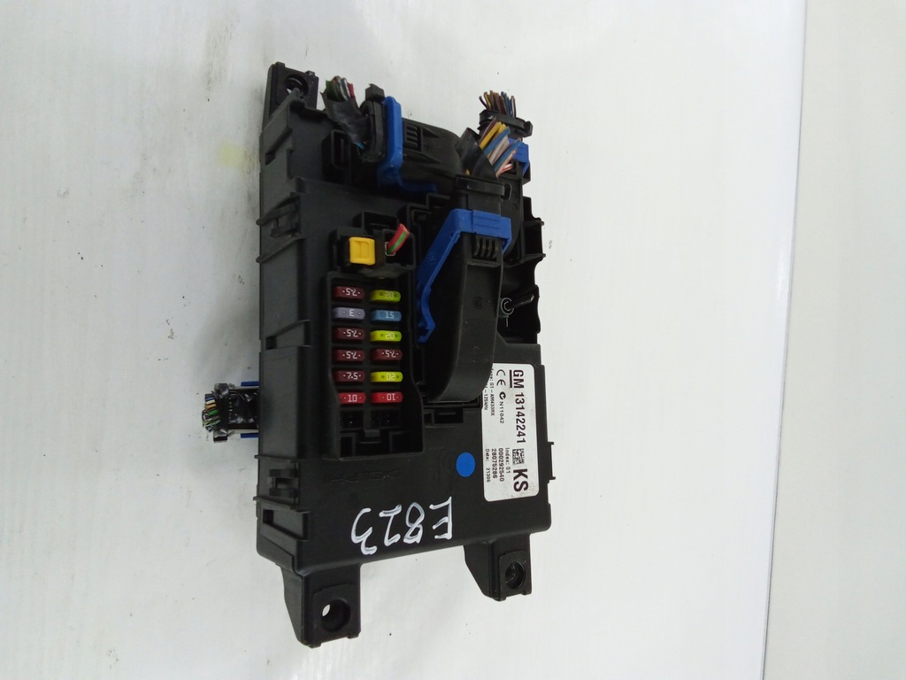 фото №1, E823 коробка предохранителей corsa d 13142241