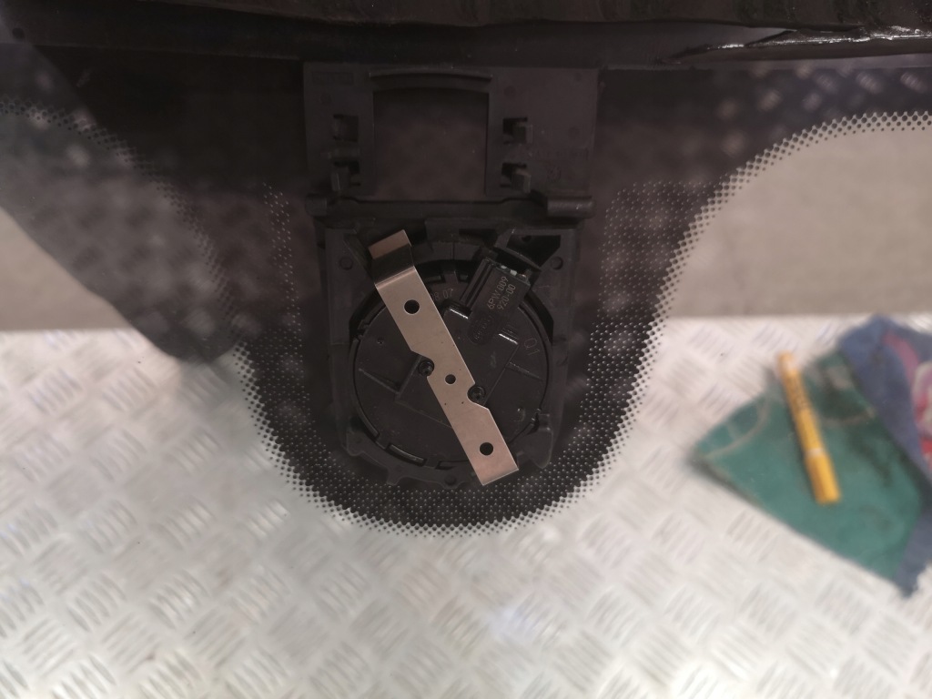 фото №4, Стекло лобовое передняя оригинальный номер mercedes slk r171 датчик