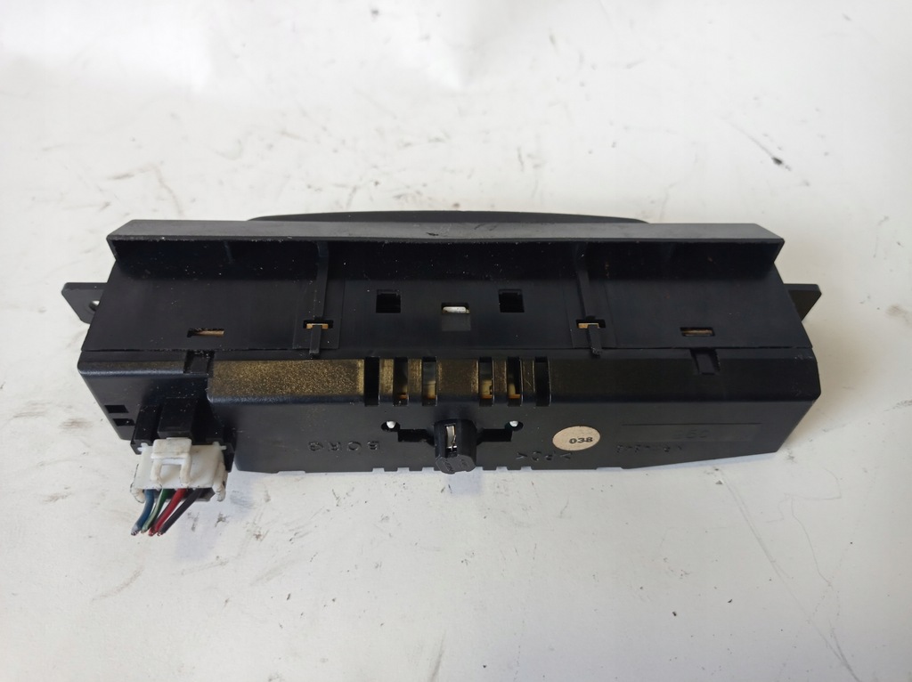 фото №5, Дисплей годинник mitsubishi carisma mr114346