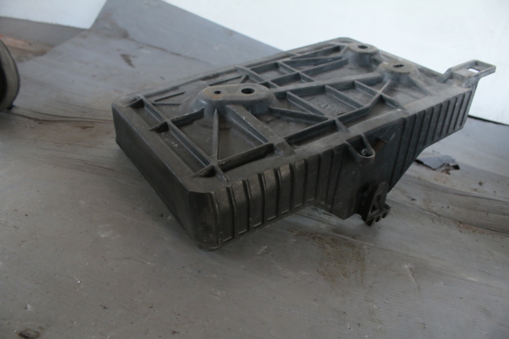 фото №4, Основание аккумулятор mazda 6 2.2d