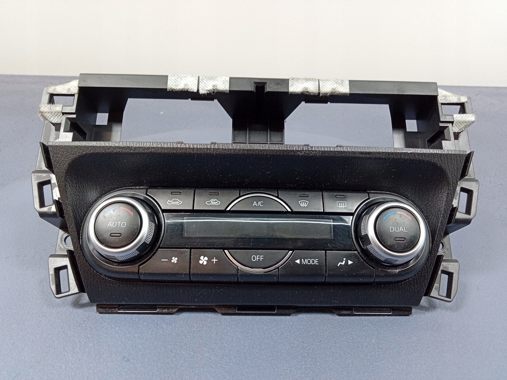 фото №1, Mazda 3 iii bm панель кондиціонера bht161190d