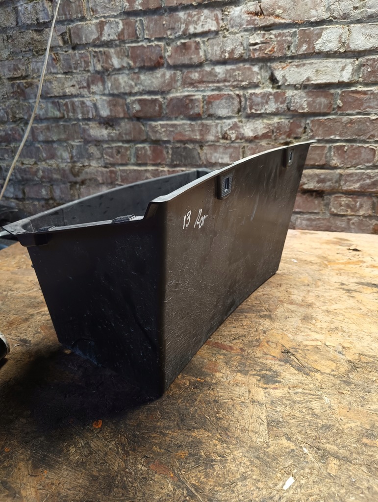 фото №7, Bmw i3 l01 бардачок перед передний низ капот 7360388