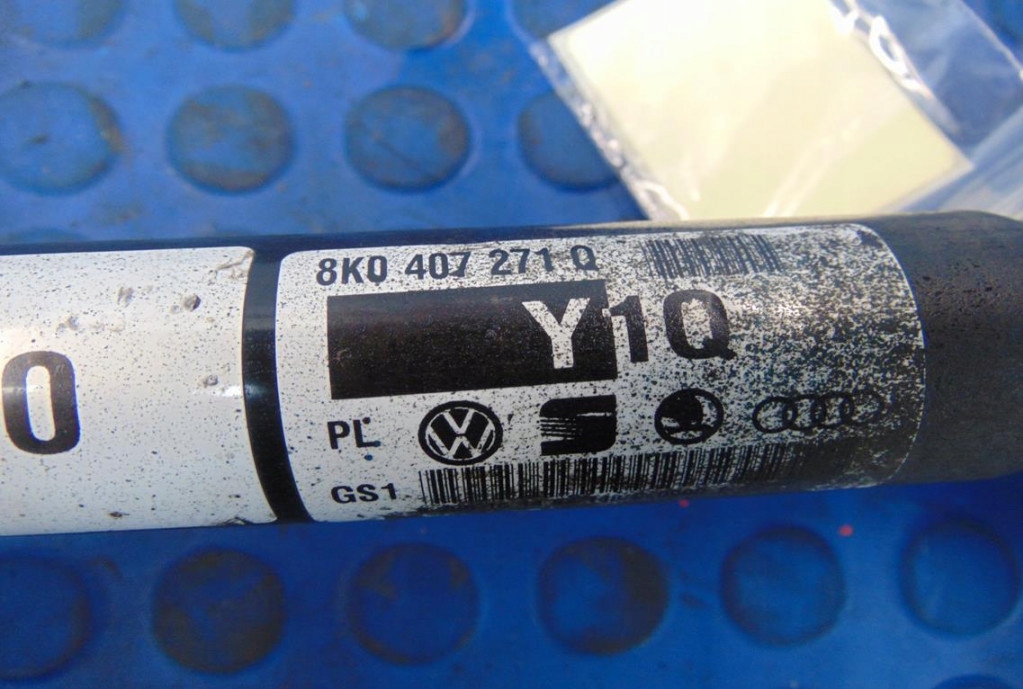 Audi a4 b8 1.8 tfsi приводной вал левая 8k0407271q в Украине