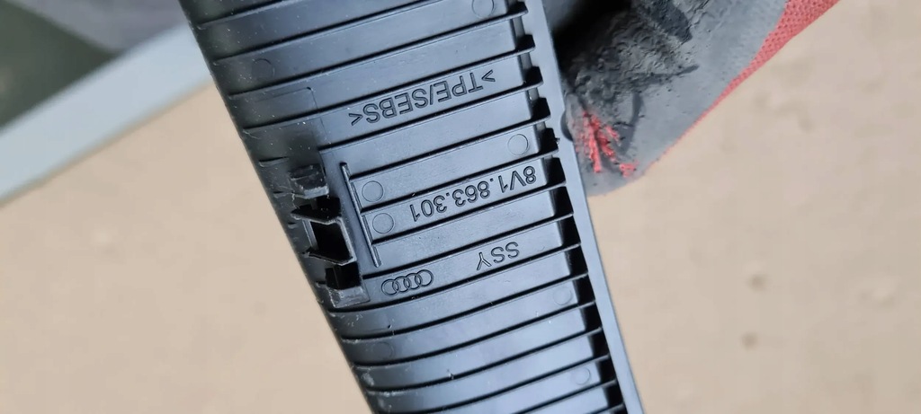 фото №6, S3 8v sedan a3 заглушка резинка бардачка 8v1863301