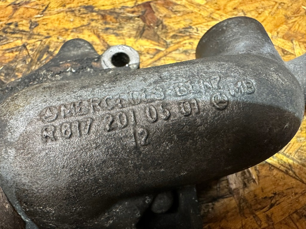 Патрубок корпус насоса води mercedes w123 300d 6172010501 Зі Шроту