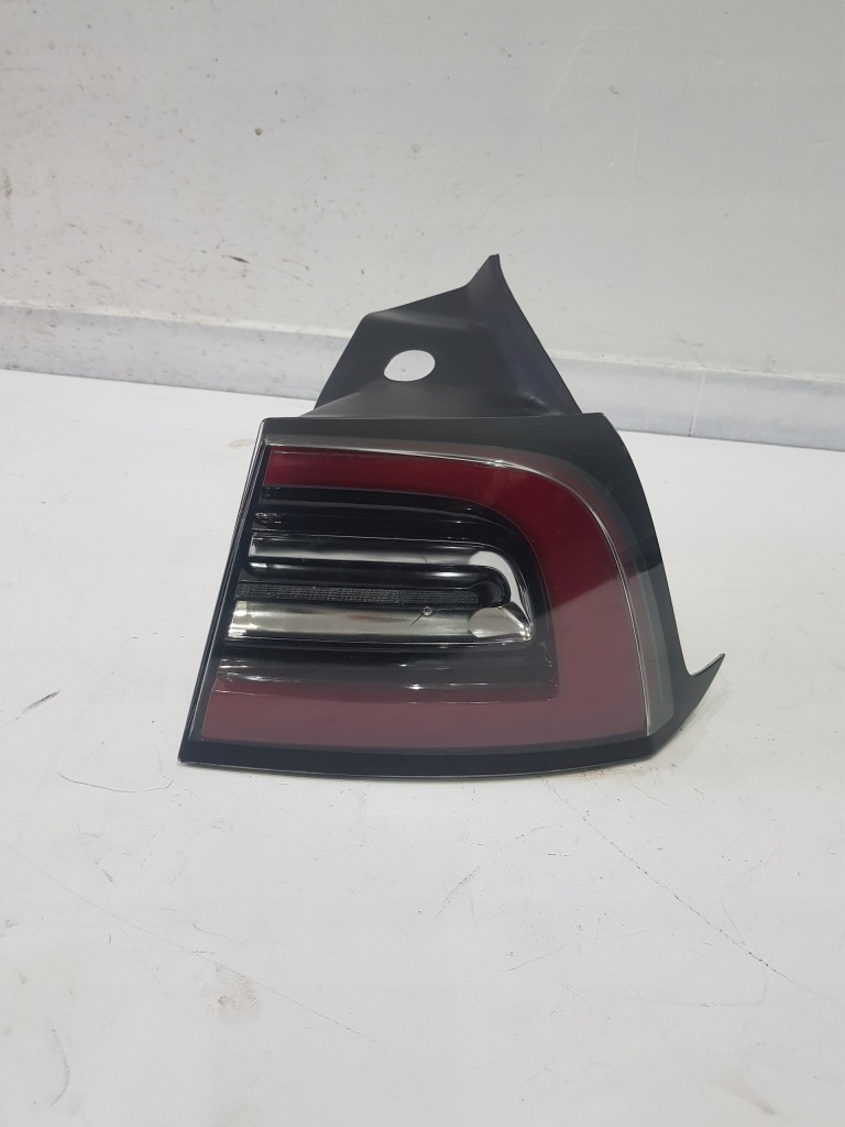 Купить Лампа задний  задняя tesla 3