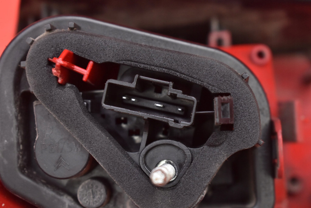 фото №7, Лампа правая задняя задняя vp8x8x-13404-ax citroen c5 ii x7 iii kombi 08-17