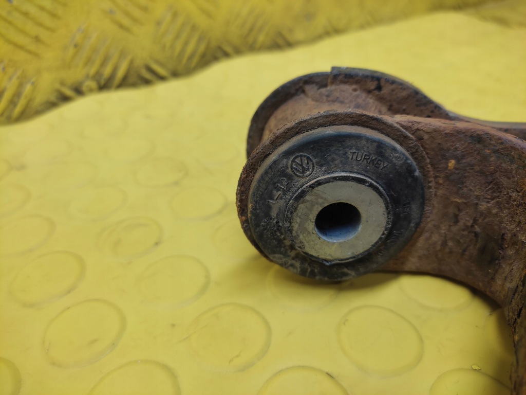 Vw golf v 1.9 tdi рычаг левый перед Оригинал