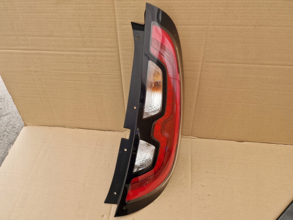 фото №5, Kia soul ev лампа задняя правая 92402-e4