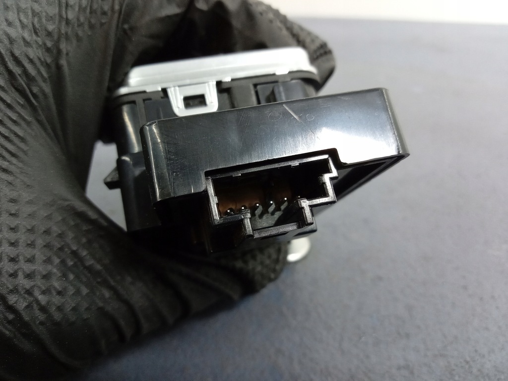 фото №5, Gls w167 кнопка складывания сидений задняя a1679050403