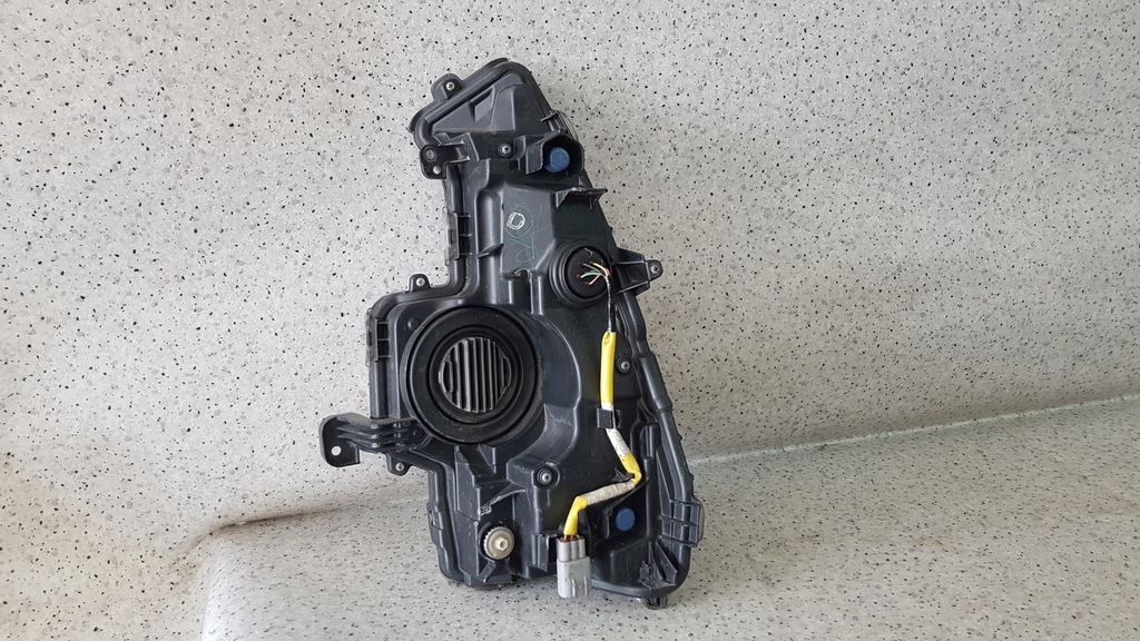 фото №4, Toyota prius prime 2017 - правая противотуманная фара led drl 3181