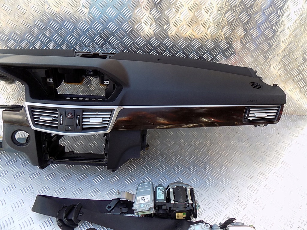 фото №5, Mercedes w212 приборная панель консоль подушка безопасности ремни оригинал