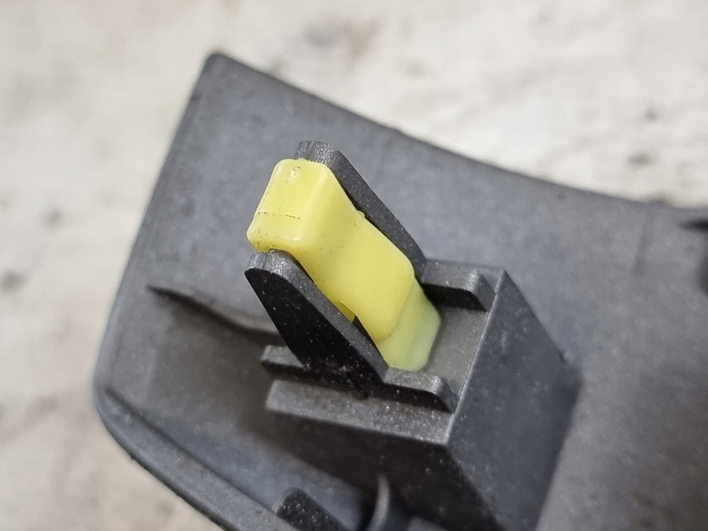 фото №9, Переключатель панель окон зеркал левый перед 84820-47050 toyota prius ii 08r