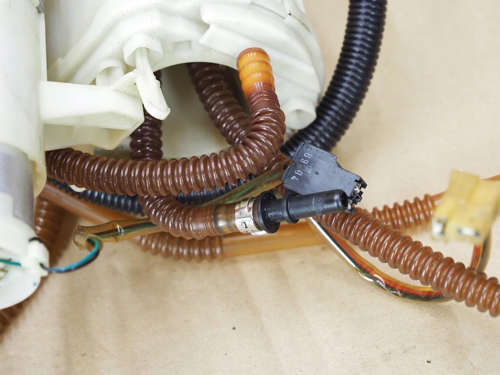 фото №15, Насос топлива audi a8 d3 w12 6.0 bht комплектная