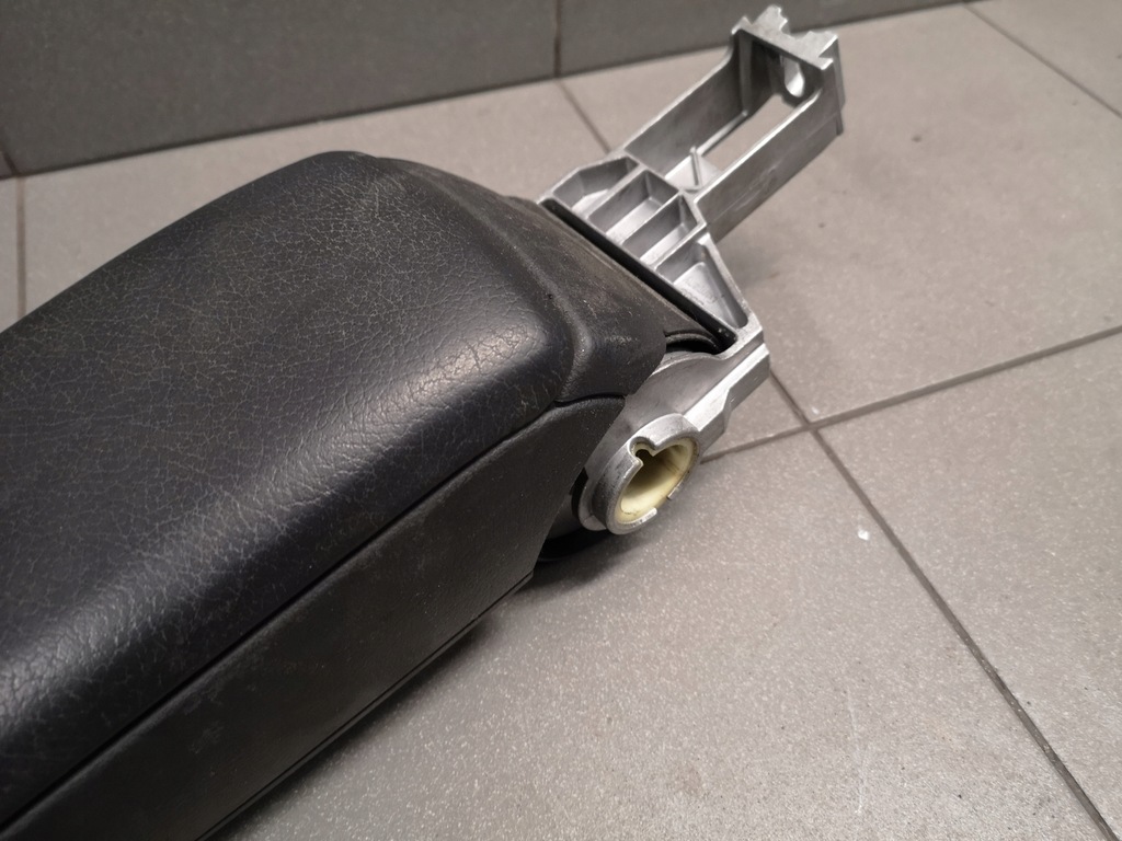 фото №6, Подлокотник чёрный кожа средний audi a6 c5